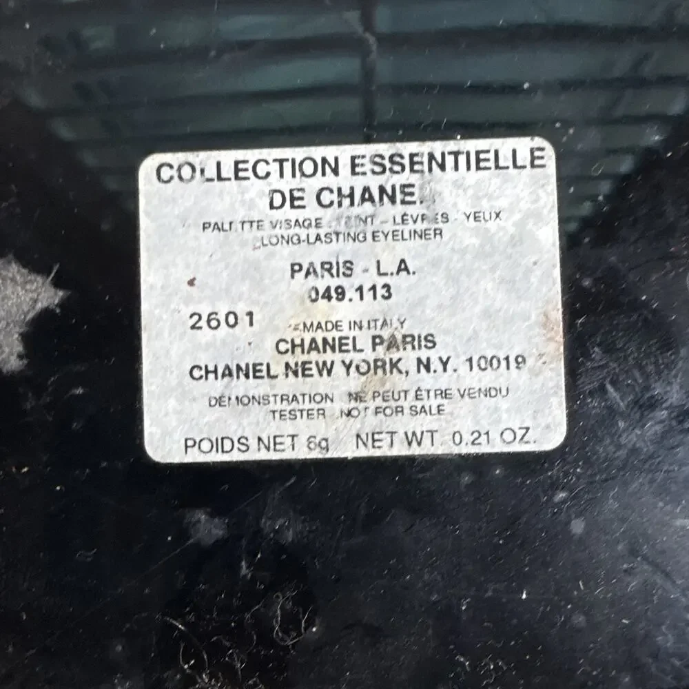 CHANEL collection essentielle